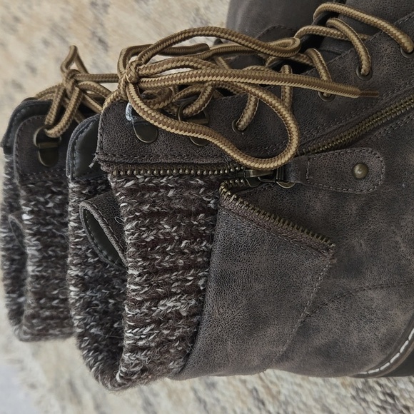 Women's Taupe Fur-Lined Lace-Up Boots - Picture 5 of 6